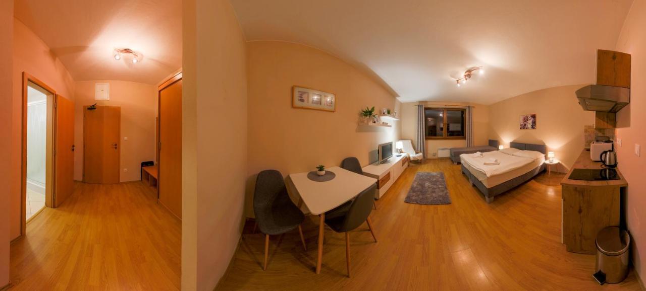 Apartmany Fatrapark 1 S Wellnessom Hrabovska Dolina ルジョムベロク エクステリア 写真