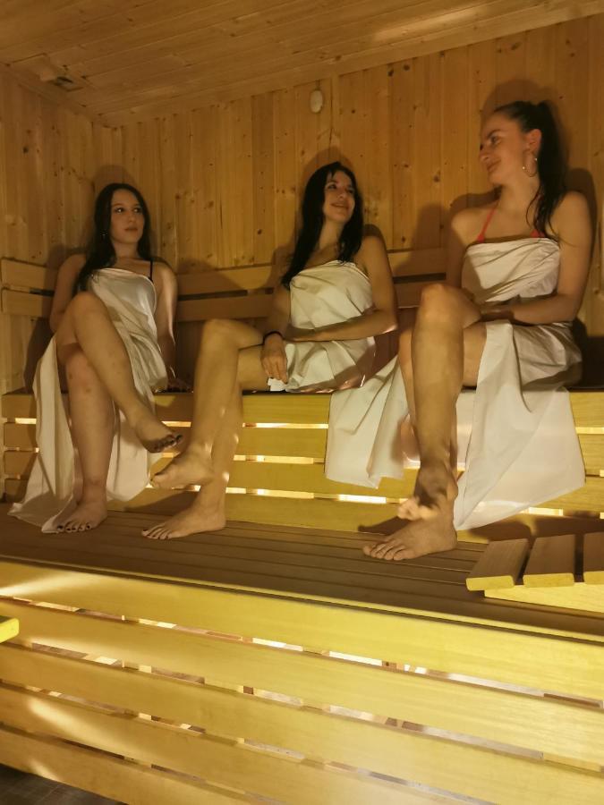 Apartmany Fatrapark 1 S Wellnessom Hrabovska Dolina ルジョムベロク エクステリア 写真