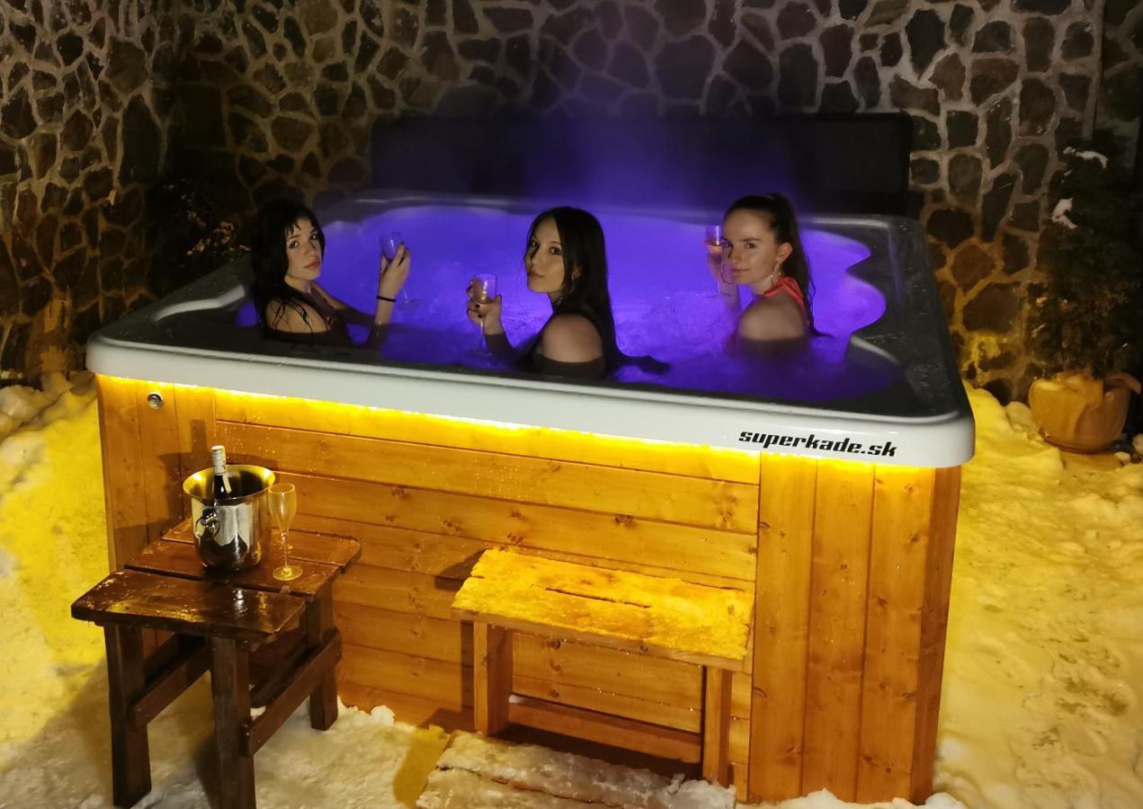 Apartmany Fatrapark 1 S Wellnessom Hrabovska Dolina ルジョムベロク エクステリア 写真