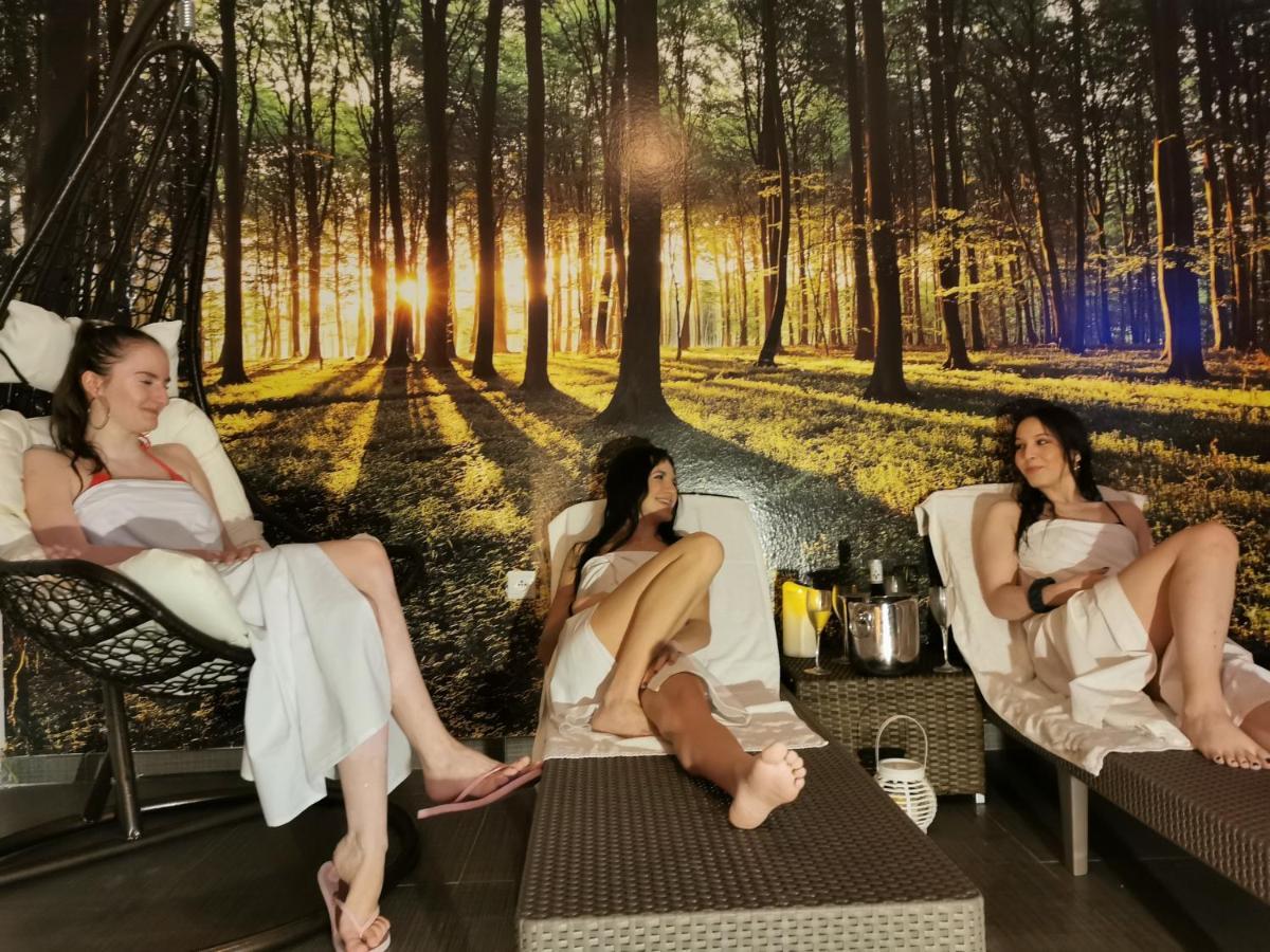 Apartmany Fatrapark 1 S Wellnessom Hrabovska Dolina ルジョムベロク エクステリア 写真