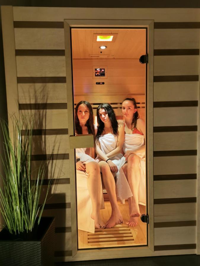 Apartmany Fatrapark 1 S Wellnessom Hrabovska Dolina ルジョムベロク エクステリア 写真
