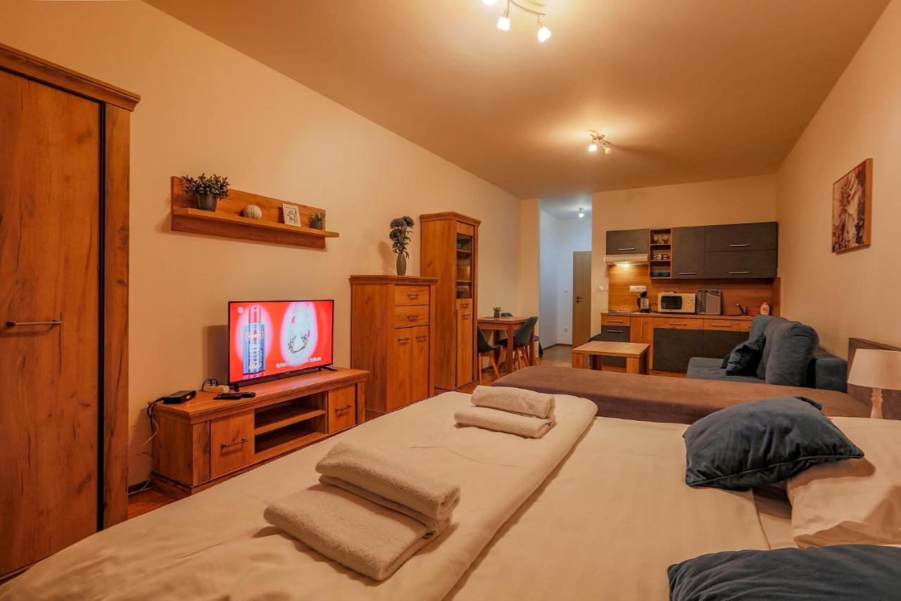 Apartmany Fatrapark 1 S Wellnessom Hrabovska Dolina ルジョムベロク エクステリア 写真